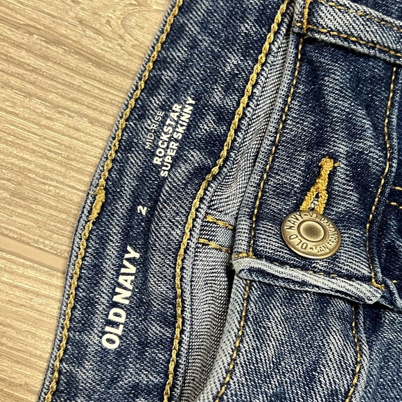 Old Navy Distressed Rockstar Super Skinny Jeans Size 2 Raw Hem - Picture 2 of 7